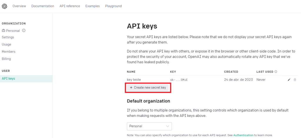 Site da OpenAI, na aba API Keys, com Create News Secret Key em destaque. A intenção da imagem é mostrar onde o leitor clica no site da OpenAI para encontrar a chave da API, copiar e, posteriormente, colar na planilha do sheets para integrar as duas ferramentas.